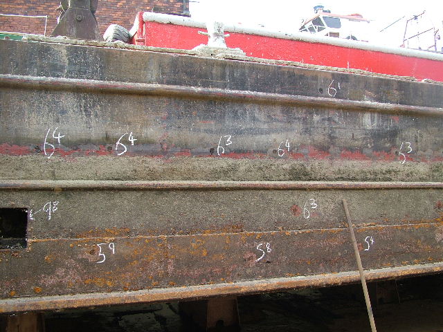 ULTRASONIC HULL READING ON A COMMERCIAL BARGE